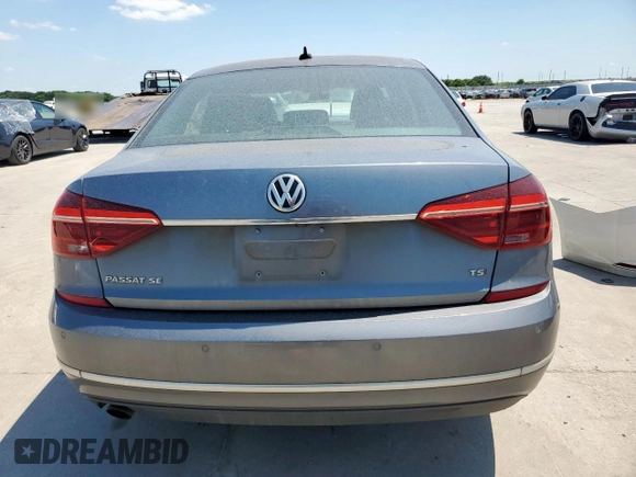 2017 Volkswagen Passat SE z VIN 1VWGT7A35HC074710, wystawiony jako Copart lot #57789935 z przebiegiem 117 351 mil mil oraz Szkoda całkowita • Salvage title. Historia ofert i sprzedaży dostępna na DreamBid. Obrazek 6.