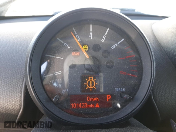 2015 MINI Countryman with VIN WMWZB3C53FWR45084, listed as a Copart auction lot 44647995 with 101,423 mi miles and Salvage Title. Bid and sale history available at DreamBid. Image 9.