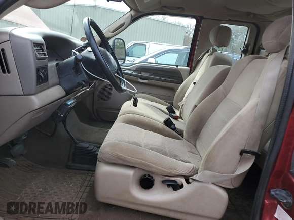 2003 Ford F-250 XL z VIN 1FTNX21L03ED48913, wystawiony jako Copart lot #54708035 z przebiegiem 172 963 mil mil oraz Czysty tytuł • Clean title. Historia ofert i sprzedaży dostępna na DreamBid. Obrazek 7.