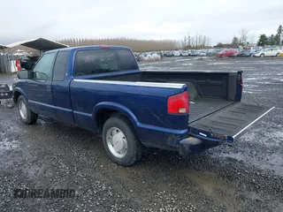 2002 GMC Sonoma SLS with VIN 1GTCS195728112584, listed as a IAAI auction lot 41562576 with 177,042 mi miles. Bid and sale history available at carsss.com. Image 3.