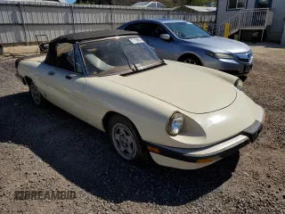 1983 Alfa Romeo Spider Veloce z VIN ZARBA5419D1016371, wystawiony jako Copart lot #71136854 z przebiegiem 78 432 mil mil oraz Szkody całkowita. Historia ofert i sprzedaży dostępna na DreamBid. Obrazek 4.