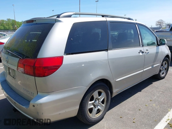 2005 Toyota Sienna XLE with VIN 5TDZA22C45S276838, listed as a IAAI auction lot 42149942 with 242,598 mi miles and . Bid and sale history available at carsss.com. Image 4.