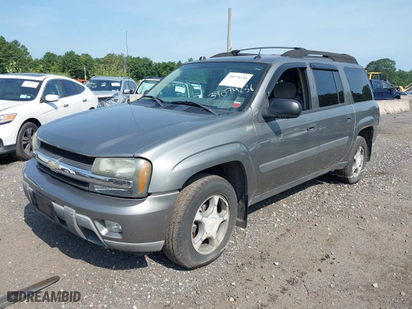 2005 Chevrolet TrailBlazer LS with VIN 1GNET16S156207066, listed as a IAAI auction lot 39877734 with 118,222 mi miles. Bid and sale history available at carsss.com. Image 2.