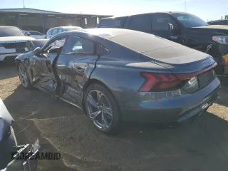 2022 Audi e-tron GT Premium Plus z VIN WAUFJBFWXN7008942, wystawiony jako Copart lot #77193994 z przebiegiem 22 917 mil mil oraz Szkody całkowita. Historia ofert i sprzedaży dostępna na DreamBid. Obrazek 2.