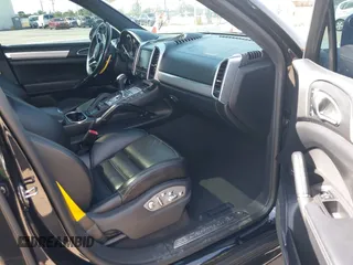 2015 Porsche Cayenne Turbo z VIN WP1AC2A2XFLA80727, wystawiony jako IAAI lot #42031257 z przebiegiem 83 368 mil mil oraz . Historia ofert i sprzedaży dostępna na DreamBid. Obrazek 5.