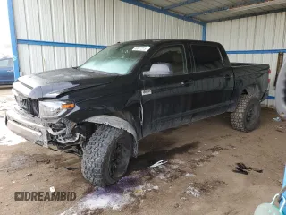 2017 Toyota Tundra Platinum z VIN 5TFAY5F10HX613975, wystawiony jako Copart lot #49817215 z przebiegiem 129 735 mil mil oraz Szkoda całkowita • Salvage title. Historia ofert i sprzedaży dostępna na DreamBid. Obrazek 1.
