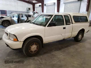 2001 GMC Sonoma SLS w/1SH Pkg with VIN 1GTDT19W118189153, listed as a Copart auction lot 74802054 with 142,961 mi miles and Non Repairable. Bid and sale history available at carsss.com. Image 1.