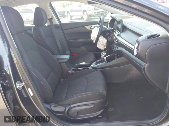 2021 Kia Forte LXS z VIN 3KPF24AD4ME326202, wystawiony jako IAAI lot #42160610 z przebiegiem 63 901 mil mil oraz . Historia ofert i sprzedaży dostępna na DreamBid. Obrazek 5.