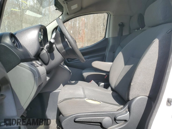 2015 Nissan NV200 S z VIN 3N6CM0KN8FK696261, wystawiony jako Copart lot #50001695 z przebiegiem Nie podano mil oraz Szkoda całkowita • Salvage title. Historia ofert i sprzedaży dostępna na DreamBid. Obrazek 7.