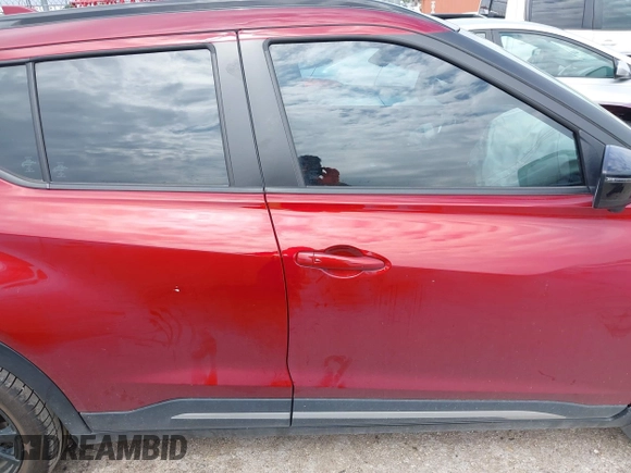 2021 Nissan Kicks SR z VIN 3N1CP5DV4ML565827, wystawiony jako IAAI lot #42369030 z przebiegiem 25 681 mil mil oraz . Historia ofert i sprzedaży dostępna na DreamBid. Obrazek 12.