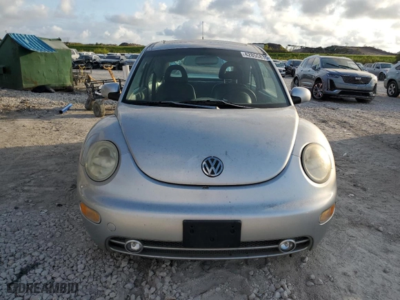 2001 Volkswagen New Beetle GLS with VIN 3VWCK21C51M453733, listed as a Copart auction lot 42855835 with 29,310 mi miles and Clean Title. Bid and sale history available at carsss.com. Image 5.