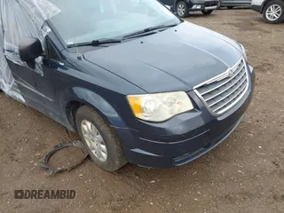 2009 Chrysler Town & Country LX with VIN 2A8HR44E19R579176, listed as a IAAI auction lot 40872075 with 0 mi miles. Bid and sale history available at carsss.com. Image 1.