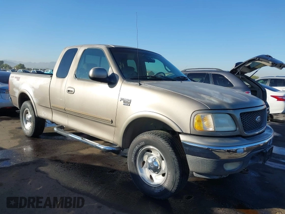 2001 Ford F-150 XL with VIN 1FTRX18L31NA75349, listed as a IAAI auction lot 40921255 with 165,872 mi miles. Bid and sale history available at carsss.com. Image 1.