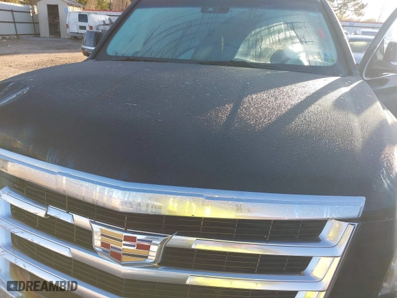 2019 Cadillac Escalade Luxury with VIN 1GYS4BKJ7KR273332, listed as a IAAI auction lot 40895521 with 64,175 mi miles. Bid and sale history available at carsss.com. Image 10.