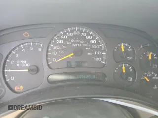 2005 GMC Sierra 1500 SLE z VIN 2GTEK19B151283840, wystawiony jako Copart lot #63854695 z przebiegiem 169 130 mil mil oraz Czysty tytuł • Clean title. Historia ofert i sprzedaży dostępna na DreamBid. Obrazek 9.