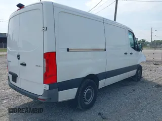2022 Mercedes-Benz Sprinter Cargo с VIN W1Y70BGY9NT088053, выставлен на аукционе IAAI как лот 42481749 с пробегом Не указан миль и . История ставок и продаж доступна на DreamBid. Изображение 4.