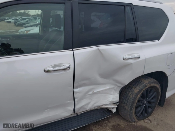 2020 Lexus GX with VIN JTJAM7BX8L5246150, listed as a IAAI auction lot 41335676 with 117,375 mi miles. Bid and sale history available at carsss.com. Image 6.