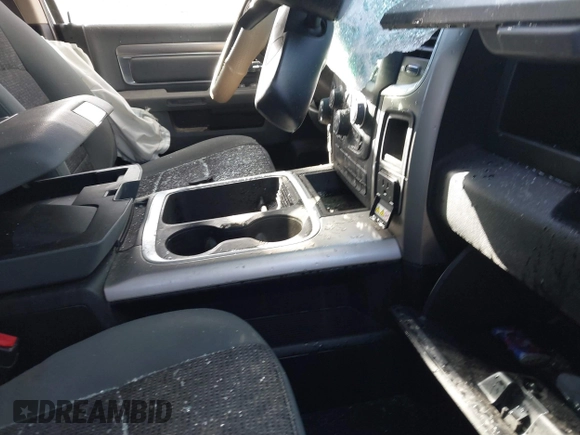 2019 Ram 1500 Big Horn z VIN 1C6RR7LT2KS558085, wystawiony jako IAAI lot #41836632 z przebiegiem 79 640 mil mil oraz . Historia ofert i sprzedaży dostępna na DreamBid. Obrazek 5.