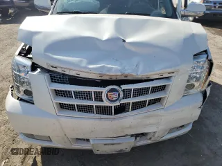 2013 Cadillac Escalade ESV Premium z VIN 1GYS4JEF3DR193014, wystawiony jako Copart lot #50716935 z przebiegiem 202 913 mil mil oraz Szkoda całkowita • Salvage title. Historia ofert i sprzedaży dostępna na DreamBid. Obrazek 14.