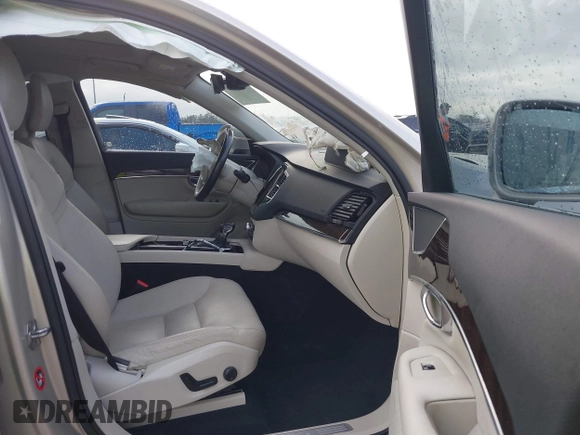 2016 Volvo XC90 T6 Momentum with VIN YV4A22PK7G1078794, listed as a IAAI auction lot 41874698 with 120,256 mi miles. Bid and sale history available at carsss.com. Image 5.