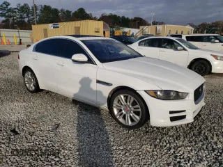 2019 Jaguar XE 25t z VIN SAJAR4FX6KCP52410, wystawiony jako Copart lot #82199484 z przebiegiem 89 027 mil mil oraz Szkoda całkowita • Salvage title. Historia ofert i sprzedaży dostępna na DreamBid. Obrazek 4.