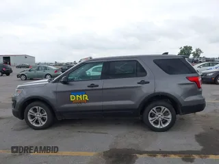 2017 Ford Police Interceptor Utility z VIN 1FM5K8ARXHGD26446, wystawiony jako IAAI lot #42779736 z przebiegiem 133 865 mil mil oraz . Historia ofert i sprzedaży dostępna na DreamBid. Obrazek 14.
