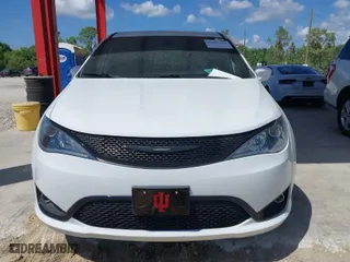 2018 Chrysler Pacifica Touring Plus with VIN 2C4RC1FG4JR358444, listed as a IAAI auction lot 41925349 with 64,196 mi miles. Bid and sale history available at carsss.com. Image 12.
