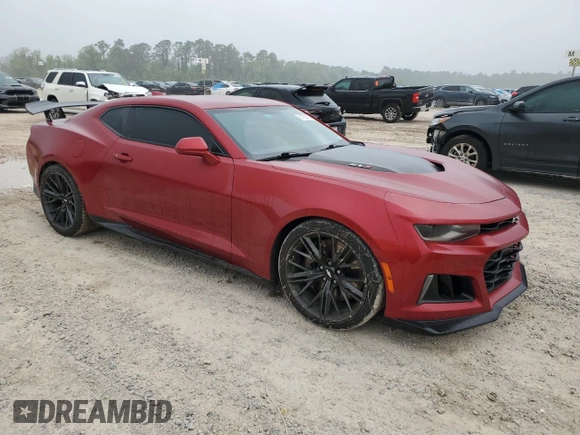 2018 Chevrolet Camaro ZL1 z VIN 1G1FK1R69J0142195, wystawiony jako Copart lot #51128215 z przebiegiem 55 979 mil mil oraz Szkody całkowita. Historia ofert i sprzedaży dostępna na DreamBid. Obrazek 4.