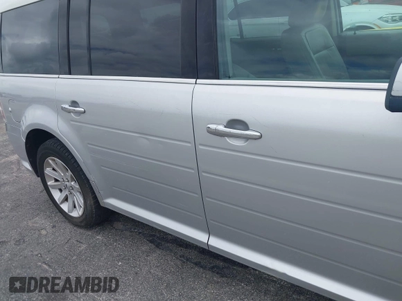 2010 Ford Flex SEL z VIN 2FMGK5CC6ABA82100, wystawiony jako IAAI lot #41960218 z przebiegiem 198 328 mil mil oraz . Historia ofert i sprzedaży dostępna na DreamBid. Obrazek 13.