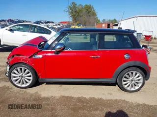 2011 MINI Hardtop S with VIN WMWSV3C52BTY13681, listed as a IAAI auction lot 41472000 with 105,754 mi miles and . Bid and sale history available at DreamBid. Image 15.