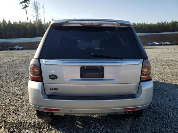 2013 Land Rover LR2 z VIN SALFR2BG1DH359489, wystawiony jako Copart lot #43115765 z przebiegiem 168 574 mil mil oraz Szkoda całkowita • Salvage title. Historia ofert i sprzedaży dostępna na DreamBid. Obrazek 6.