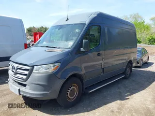 2019 Mercedes-Benz Sprinter Cargo with VIN WD4PF0CD6KP044032, listed as a IAAI auction lot 42103249 with 117,121 mi miles. Bid and sale history available at carsss.com. Image 17.