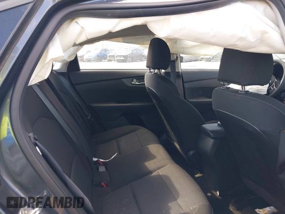 2021 Kia Forte LXS z VIN 3KPF24AD7ME266867, wystawiony jako IAAI lot #41986349 z przebiegiem 93 358 mil mil oraz . Historia ofert i sprzedaży dostępna na DreamBid. Obrazek 8.