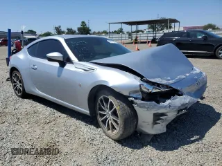 2020 Toyota 86 z VIN JF1ZNAA18L8754152, wystawiony jako Copart lot #56421095 z przebiegiem 87 954 mil mil oraz Szkoda całkowita • Salvage title. Historia ofert i sprzedaży dostępna na DreamBid. Obrazek 4.