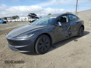 2024 Tesla Model 3 z VIN 5YJ3E1EA5RF746514, wystawiony jako Copart lot #47242585 z przebiegiem 16 847 mil mil oraz Szkoda całkowita • Salvage title. Historia ofert i sprzedaży dostępna na DreamBid. Obrazek 1.