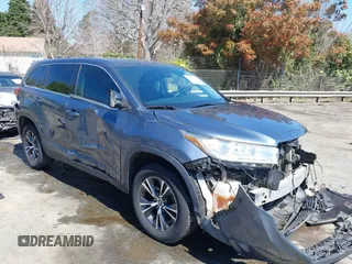 2019 Toyota Highlander LE z VIN 5TDZZRFH7KS291398, wystawiony jako IAAI lot #41905583 z przebiegiem 126 426 mil mil oraz . Historia ofert i sprzedaży dostępna na DreamBid. Obrazek 1.