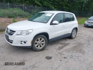 2010 Volkswagen Tiguan S with VIN WVGBV7AX2AW524632, listed as a IAAI auction lot 42531994 with 198,282 mi miles and . Bid and sale history available at DreamBid. Image 2.