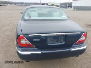 2007 Jaguar XJ Vanden Plas with VIN SAJWA82BX7SH11650, listed as a IAAI auction lot 41243103 with 1 mi miles. Bid and sale history available at carsss.com. Image 6.