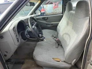 2000 GMC Sonoma with VIN 1GTCS1444Y8131309, listed as a Copart auction lot 46524975 with 156,218 mi miles and Salvage Title. Bid and sale history available at DreamBid. Image 7.