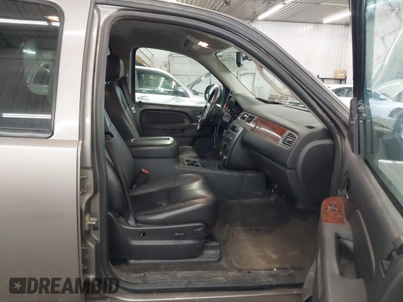 2013 GMC Yukon XL SLT with VIN 1GKS2KE71DR213758, listed as a IAAI auction lot 41713240 with 193,611 mi miles. Bid and sale history available at carsss.com. Image 5.