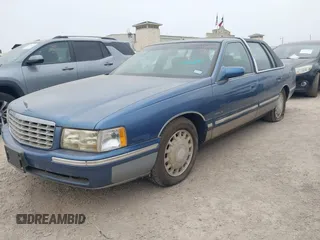 1998 Cadillac DeVille z VIN 1G6KD54Y9WU742735, wystawiony jako IAAI lot #41966100 z przebiegiem 182 803 mil mil oraz . Historia ofert i sprzedaży dostępna na DreamBid. Obrazek 6.