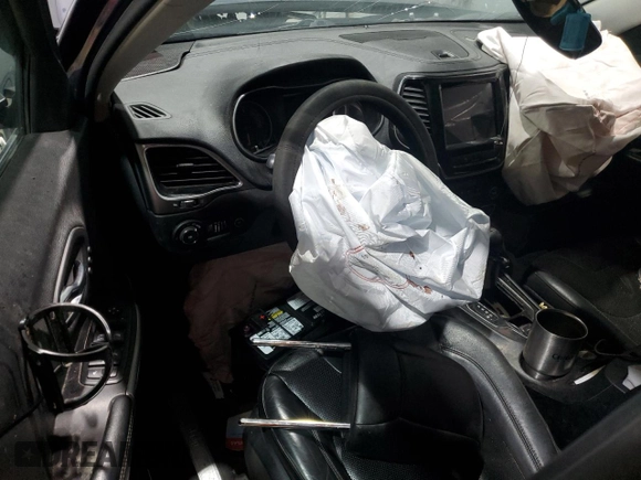 2020 Jeep Cherokee Limited with VIN 1C4PJMDN6LD539261, listed as a Copart auction lot 52587635 with Not provided miles and Salvage title. Bid and sale history available at DreamBid. Image 8.