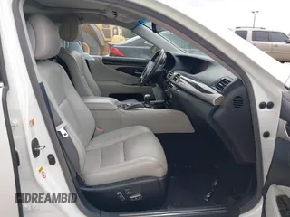 2015 Lexus LS with VIN JTHBL5EF3F5136885, listed as a IAAI auction lot 41611555 with 20,190 mi miles. Bid and sale history available at carsss.com. Image 5.