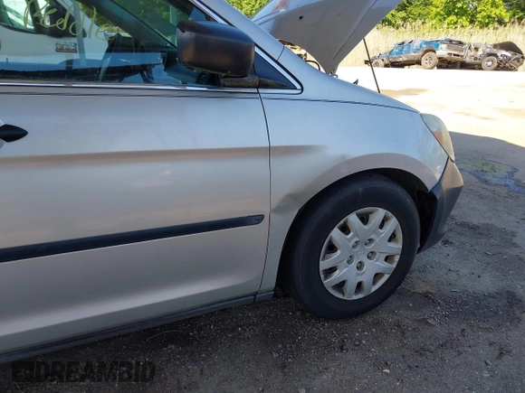 2005 Honda Odyssey LX z VIN 5FNRL38275B117069, wystawiony jako IAAI lot #42232470 z przebiegiem 265 180 mil mil oraz . Historia ofert i sprzedaży dostępna na DreamBid. Obrazek 6.