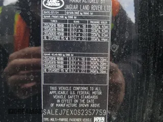 2025 Land Rover Defender S z VIN SALEJ7EX0S2357759, wystawiony jako Copart lot #49160105 z przebiegiem 7835 mil mil oraz Szkody całkowita. Historia ofert i sprzedaży dostępna na DreamBid. Obrazek 13.