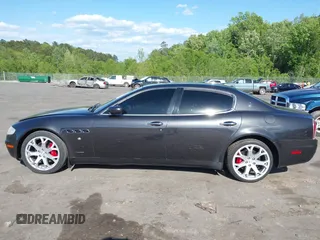 2007 Maserati Quattroporte with VIN ZAMFE39A070029397, listed as a IAAI auction lot 42027798 with 95,978 mi miles. Bid and sale history available at carsss.com. Image 14.