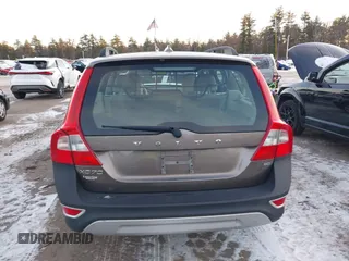 2011 Volvo XC70 3.2L z VIN YV4940BZ8B1115060, wystawiony jako IAAI lot #41156698 z przebiegiem 196 913 mil mil oraz . Historia ofert i sprzedaży dostępna na DreamBid. Obrazek 17.