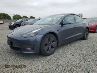 2021 Tesla Model 3 Long Range z VIN 5YJ3E1EB9MF937533, wystawiony jako Copart lot #59078555 z przebiegiem 37 802 mil mil oraz Szkoda całkowita • Salvage title. Historia ofert i sprzedaży dostępna na DreamBid. Obrazek 1.
