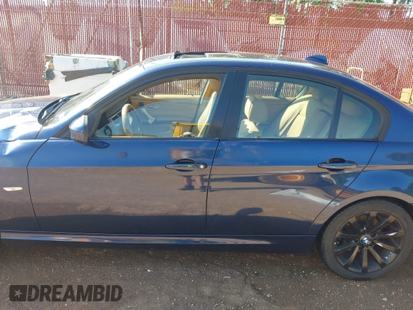 2011 BMW 3 Series 328i с VIN WBAPH7G5XBNN02082, выставлен на аукционе IAAI как лот 41988349 с пробегом 142 190 миль миль и . История ставок и продаж доступна на DreamBid. Изображение 14.