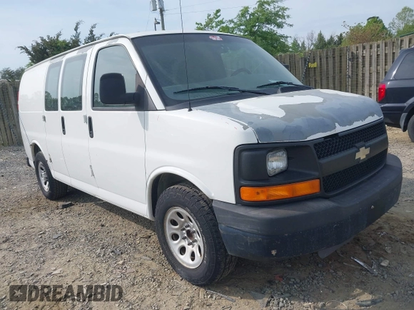2010 Chevrolet Express Cargo z VIN 1GCUGADX3A1150240, wystawiony jako IAAI lot #42081426 z przebiegiem 533 686 mil mil oraz . Historia ofert i sprzedaży dostępna na DreamBid. Obrazek 1.